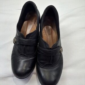 Cobb Hill Black Leather Comfort Ankle Booties Block Heel‎ Button Detail Women
